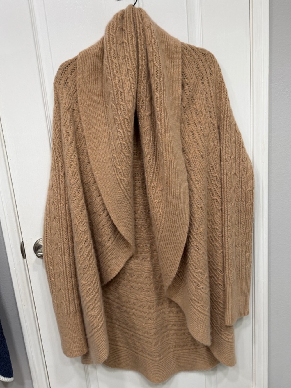 100% Cashmere Neiman Marcus Cable-Knit Waterfall Cocoon Blanket Cardigan - Picture 2 of 5